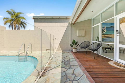 Maylands Coastal Vibes - Perths Hotel 1