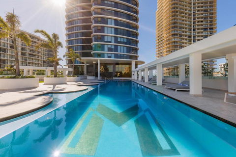 Meriton Suites Surfers Paradise - Perths Hotel 1
