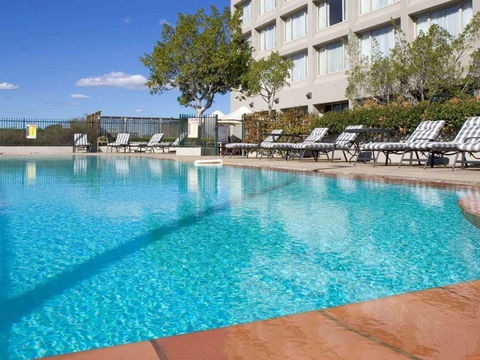 Mercure Sydney Parramatta - Perths Hotel 0