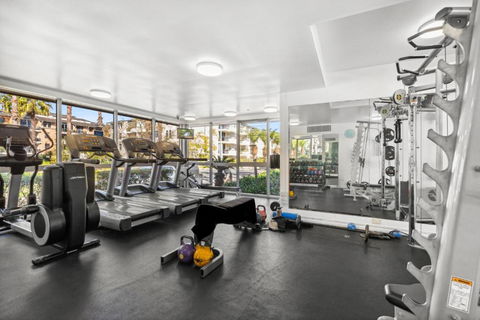 Modern 2-Bed With Pools, Gym, Tennis Court & Sauna - Perths Hotel 3