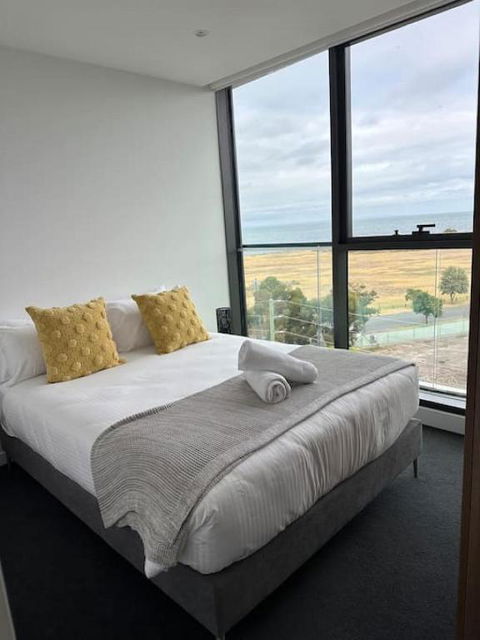 Modern 2 BRM Apt In Williamstown - Perths Hotel 3