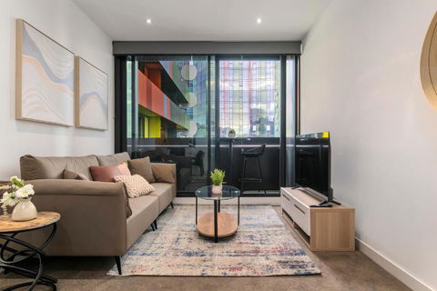 Modern 2BR Apt W City Views, Balcony & Wi-Fi - Perths Hotel 0
