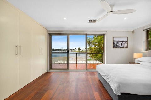 Modern 3-Bed With Pool & Water Views By Beach - Perths Hotel 3