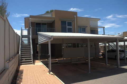 Modern Apartment In Roxby Downs - Perths Hotel 0