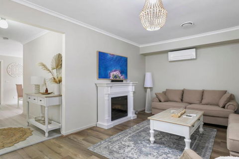 Modern Comfort In Preston - Perths Hotel 1
