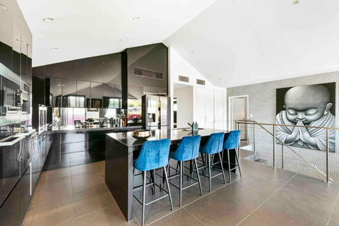 Modern Spacious 3 Bedroom Penthouse In Enmore - Perths Hotel 0