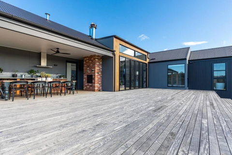 Modern Farmhouse - Perths Hotel 0