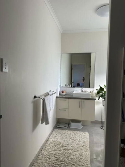 Modern Home Close To CBD - Perths Hotel 3