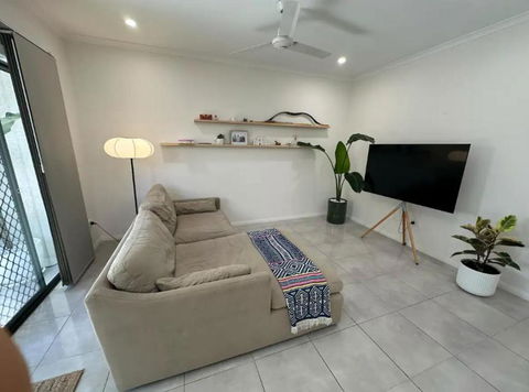 Modern Home Close To CBD - Perths Hotel 1