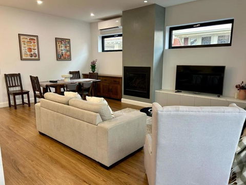 Modern Home - Gr8 4 Groups - Perths Hotel 0