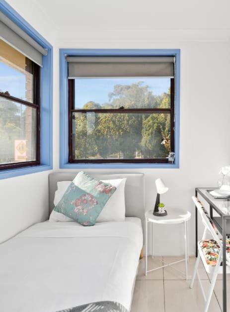 Modern Single Room - Nearby Stations & Eateries - Shared Bathroom - Perths Hotel 3