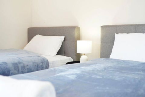 Modern Two Bed Apt In The Centre Of Erskenville - Perths Hotel 3