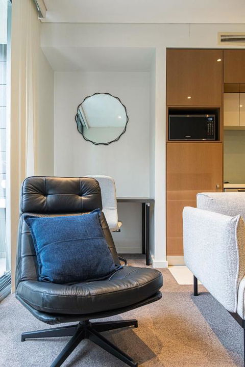 Modern Urban Retreat 1BR Apt Near Chatswood - Perths Hotel 1