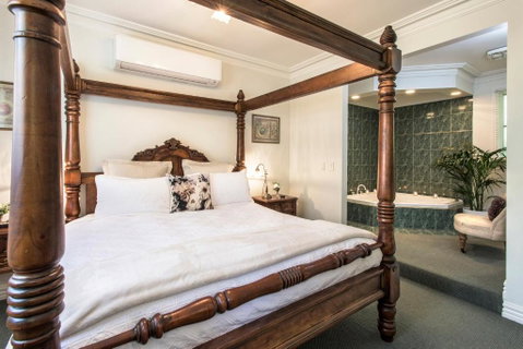 Moulton Park Estate - Cottages - Perths Hotel 1