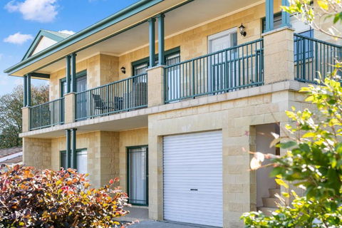 Mountain Views Milton - Perths Hotel 3