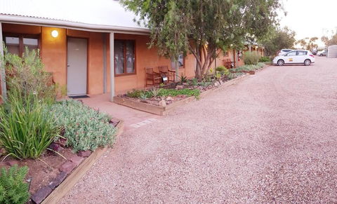 Mud Hut Motel - Perths Hotel 3