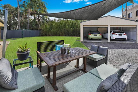 NAROO7- PRIME, CENTRE OF MOOLOOLABA LOCATION - Perths Hotel 3