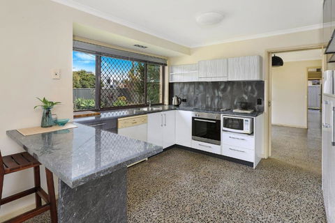 NAROO7- PRIME, CENTRE OF MOOLOOLABA LOCATION - Perths Hotel 1