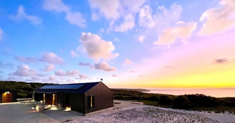 Native Dog Cabin - Perths Hotel 0