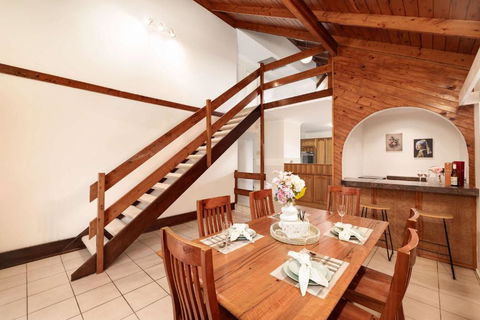 New 4BR Modern & Stylish Heritage Hideaway WiFi - Perths Hotel 1