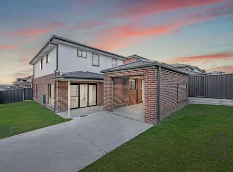 New 5 Bedroom House In Rousehill - Perths Hotel 0