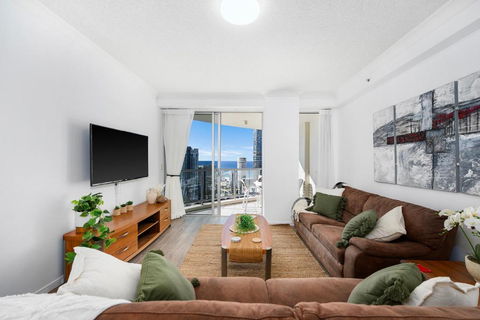 NEW Chevron Ocean Views Central Surfers. - Perths Hotel 2