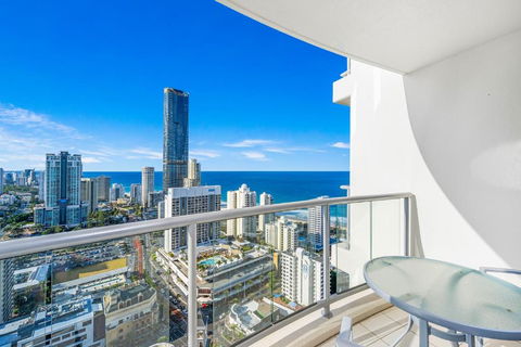 NEW Chevron Ocean Views Central Surfers. - Perths Hotel 0