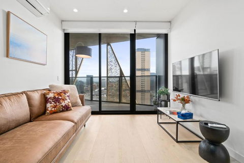 NEW Skyline View Luxury Apt Homey Heart Of ADL - Perths Hotel 0