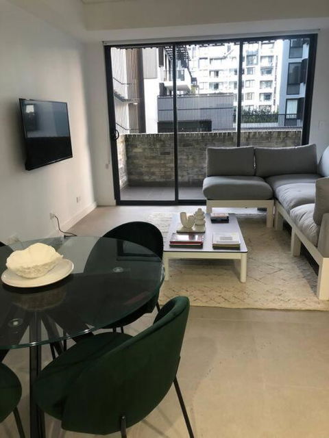 New Spacious 1 Bedroom Apartment Rosebery - Perths Hotel 1
