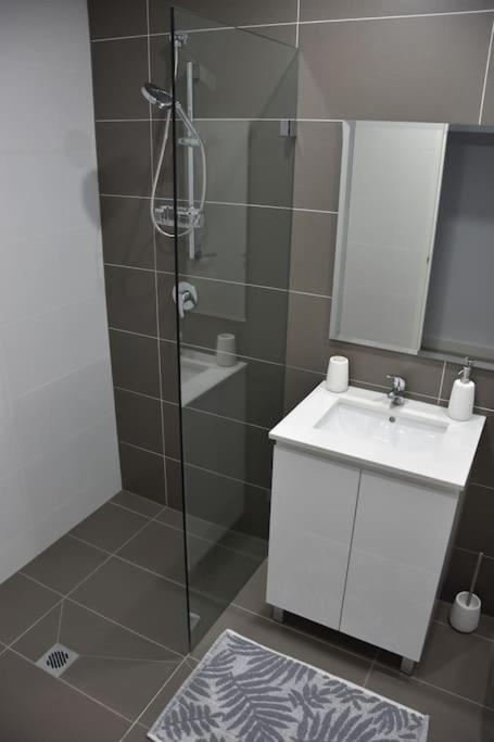 New Spacious 1 Bedroom Apartment Rosebery - Perths Hotel 3