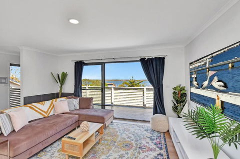 New Property Seabreeze Bungalow - Lakeview Sunset Delight At Sunshine On Lake Macquarie - Perths Hotel 2