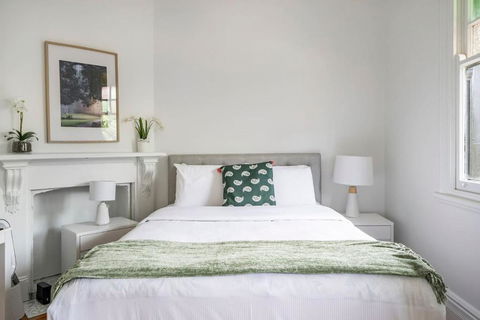 Newtown Nest - Chic Terrace Living Off King Street - Perths Hotel 1