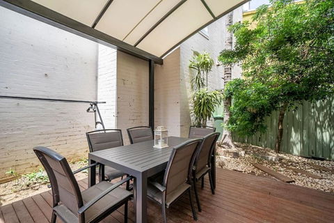 Newtown Nest - Chic Terrace Living Off King Street - Perths Hotel 2