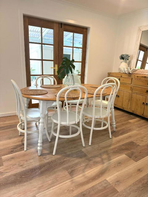 Noraville Hamptons Style Beach House - Perths Hotel 1
