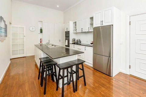 Normanville, Large Historic Three Bedroom Home - Perths Hotel 2