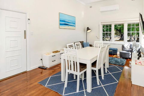 Normanville, Large Historic Three Bedroom Home - Perths Hotel 3