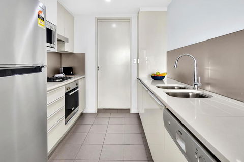 North Sydney Large Two Bedroom MIL2302 - Perths Hotel 3
