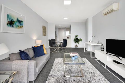 North Sydney Large Two Bedroom MIL2252402 - Perths Hotel 0