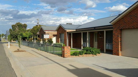 Numurkah Self Contained Apartments - The Saxton - Perths Hotel 0