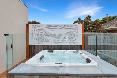 OG Spa Retreat- 3 Bedroom, Spa, Central, Aircon - Perths Hotel 0