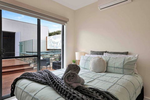 OG Spa Retreat- 3 Bedroom, Spa, Central, Aircon - Perths Hotel 1