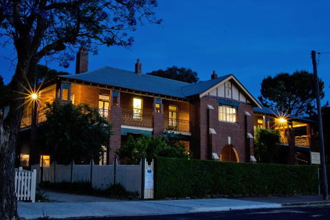 Old Parkes Convent - Perths Hotel 0