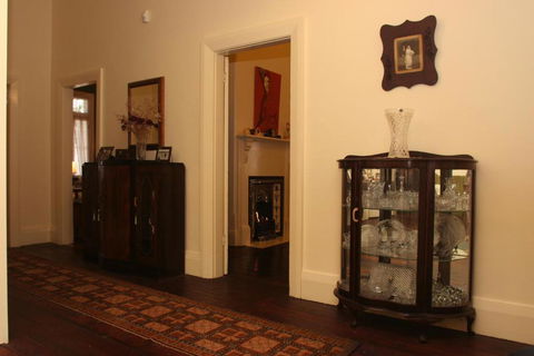 Old Parkes Convent - Perths Hotel 2