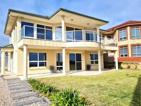 On The Bay - Perths Hotel 0
