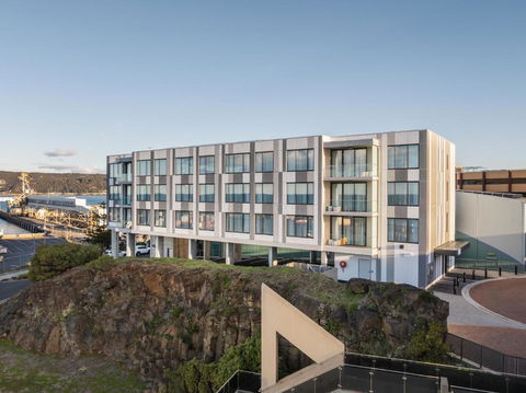 One North Terrace - Perths Hotel 1