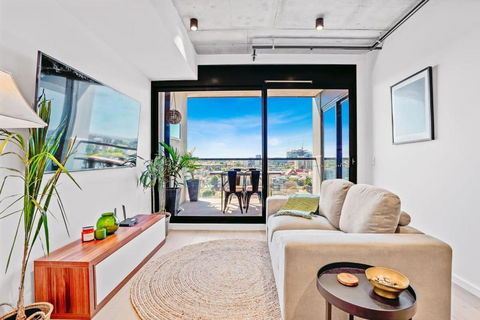 Ovation - New Footscray Apt W Parking & Pool - Perths Hotel 0