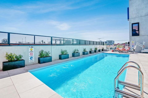 Ovation - New Footscray Apt W Parking & Pool - Perths Hotel 1