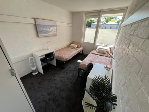 Ozi Village Cardigan - Perths Hotel 1