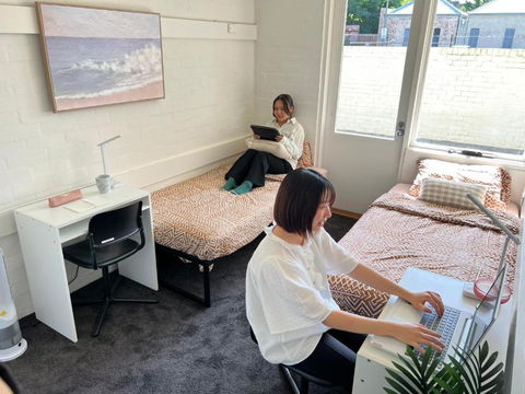 Ozi Village Cardigan - Perths Hotel 0