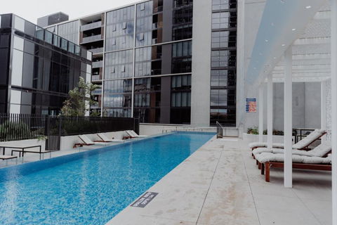 Panoramic Lake View 2-Bed With Pool, Gym And BBQ - Perths Hotel 3